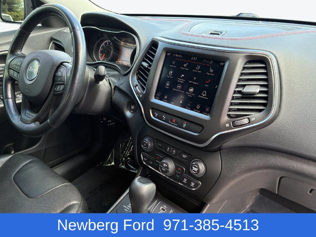 Used 2020 Jeep Cherokee Trailhawk AWD/4WD image 25