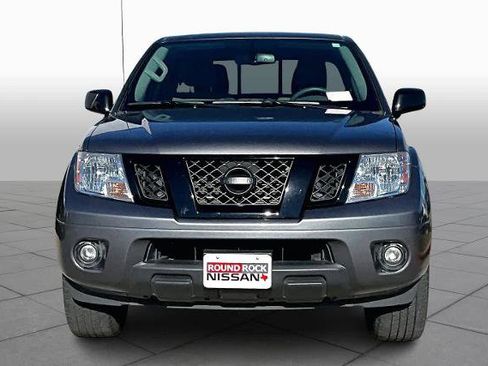 Certified 2021 Nissan Frontier SV w/ Midnight Edition Floor Mats image 4
