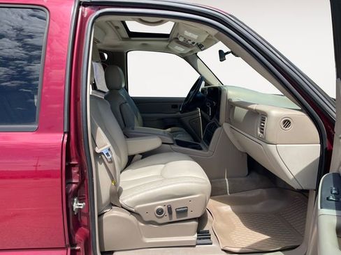 Used 2005 Chevrolet Suburban LT w/ Preferred Equipment Group AWD/4WD image 15