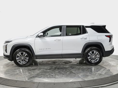 Used 2026 Chevrolet Equinox LT image 2