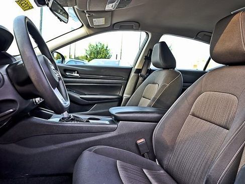 Used 2025 Nissan Altima 2.5 SV image 29