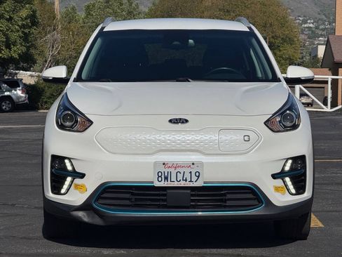 Used 2020 Kia Niro EX w/ Cold Weather Package FWD image 2