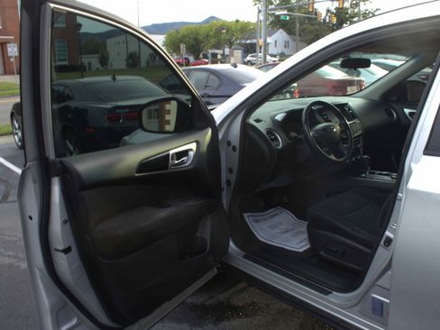 Used 2014 Nissan Pathfinder SV image 12