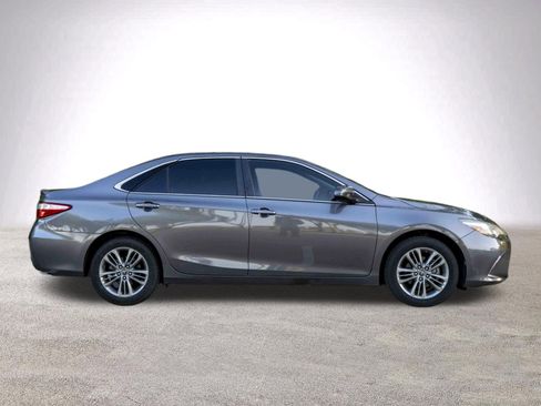 Used 2017 Toyota Camry SE image 10