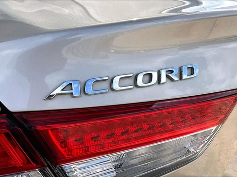 Used 2018 Honda Accord Touring image 31