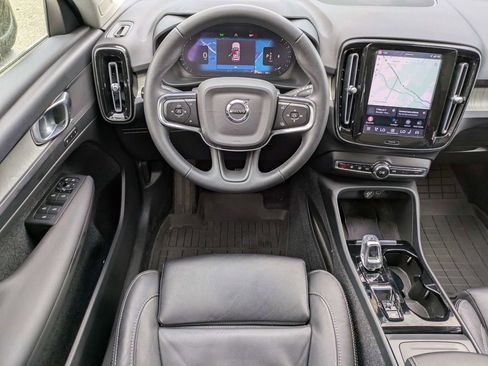 Used 2023 Volvo XC40 B5 Plus AWD/4WD image 14