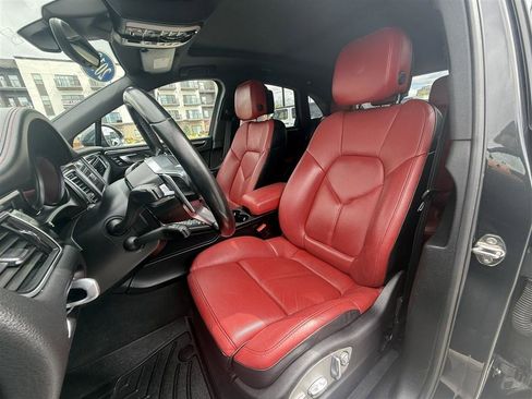 Used 2018 Porsche Macan S image 22
