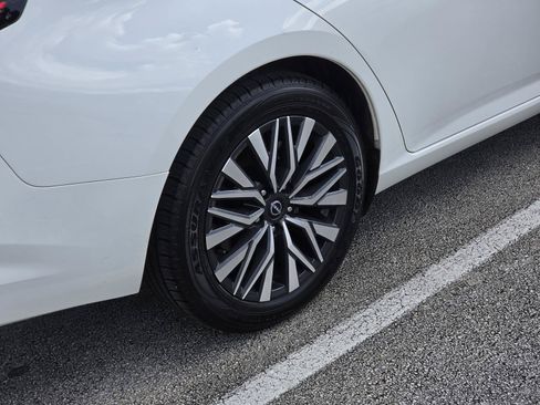 Used 2024 Nissan Altima 2.5 SV FWD image 8