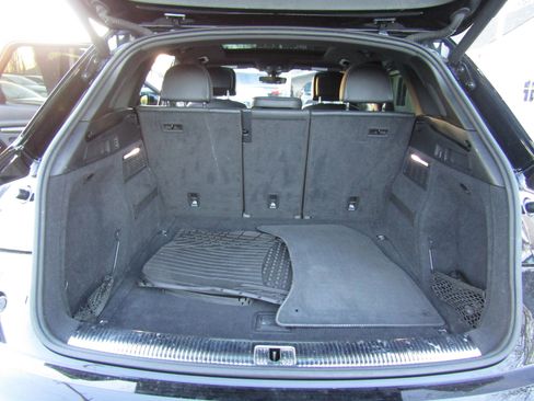 Used 2018 Audi SQ5 Premium Plus w/ S Sport Package image 19