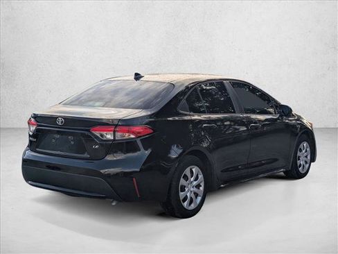 Used 2021 Toyota Corolla LE FWD image 5
