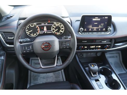 Used 2025 Nissan Rogue SV image 14