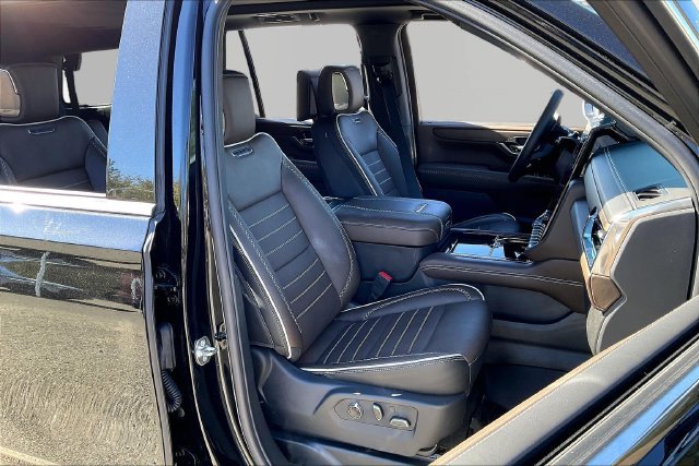 Used 2026 GMC Yukon Denali Ultimate AWD/4WD image 21
