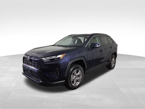 Used 2025 Toyota RAV4 XLE AWD/4WD image 2