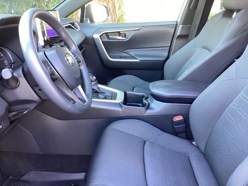 Used 2025 Toyota RAV4 SE w/ Convenience Package AWD/4WD image 3