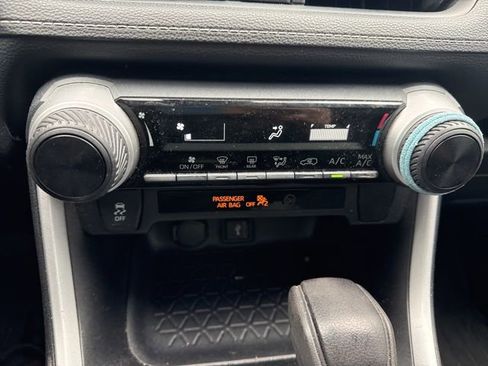 Used 2021 Toyota RAV4 LE image 23