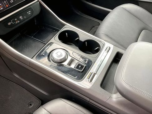 Certified 2025 Kia Carnival SX FWD image 15