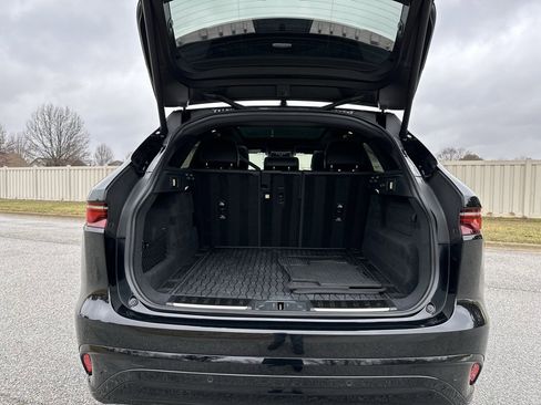 Used 2024 Jaguar F-PACE R-Dynamic S image 24