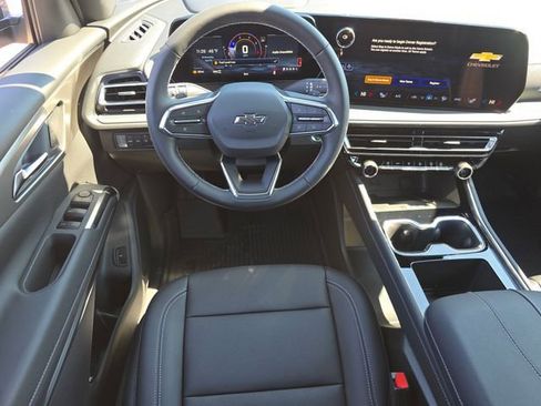 New 2026 Chevrolet Traverse LT w/ Midnight/Sport Edition AWD/4WD image 3