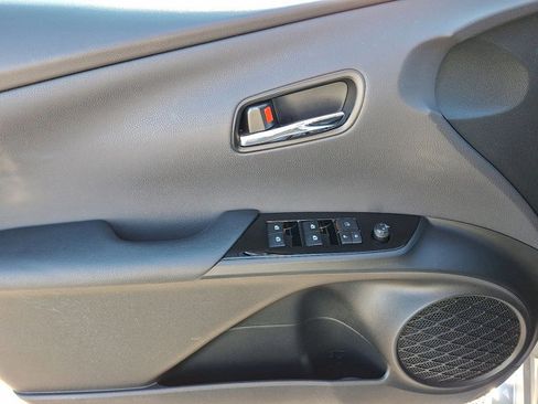 Used 2018 Toyota Prius Three image 12