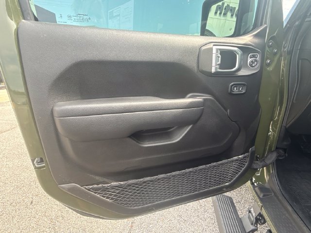 Used 2023 Jeep Gladiator Sport AWD/4WD image 14