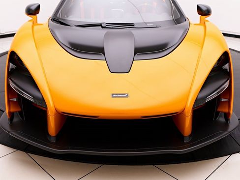 Used 2019 McLaren Senna image 17