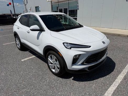 Used 2024 Buick Encore GX Preferred FWD image 2