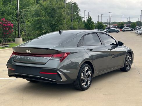 Certified 2025 Hyundai Elantra Sport FWD image 12