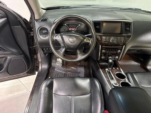 Used 2015 Nissan Pathfinder Platinum w/ Family Entertainment Package FWD image 19