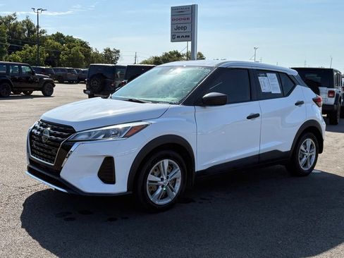 Used 2021 Nissan Kicks S FWD image 3