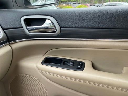 Used 2021 Jeep Grand Cherokee Limited AWD/4WD image 24