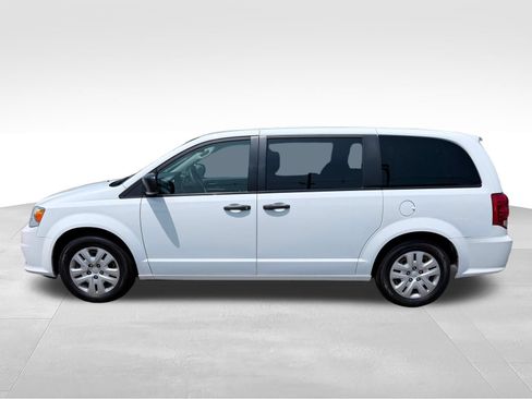 Used 2019 Dodge Grand Caravan SE w/ UConnect Hands-Free Group FWD image 8