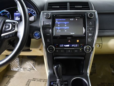 Used 2017 Toyota Camry XLE image 15