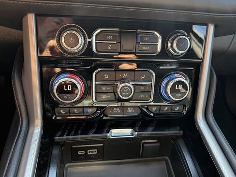 Used 2023 GMC Yukon XL Denali image 36