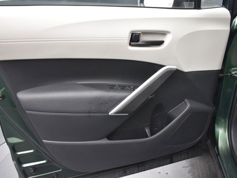 Used 2023 Toyota Corolla Cross LE w/ Moonroof Package image 5