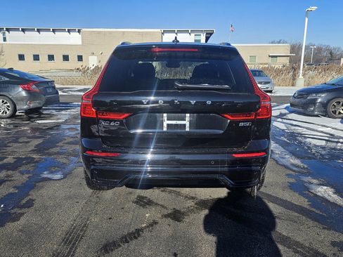 Certified 2025 Volvo XC60 B5 Core image 5