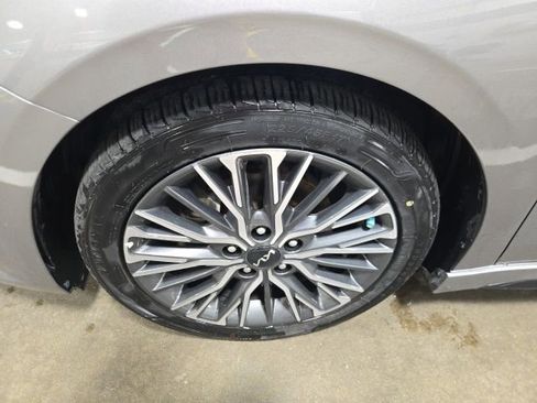 Used 2023 Kia Forte GT-Line w/ GT-Line Premium Package FWD image 11