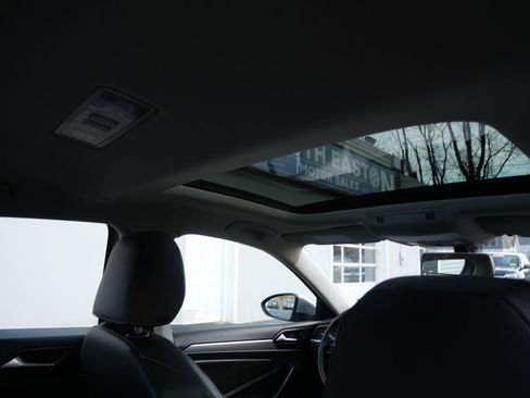 Used 2019 Volkswagen Jetta SE w/ Cold Weather Package image 26