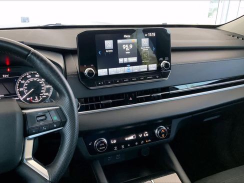 Used 2023 Mitsubishi Outlander SE image 7