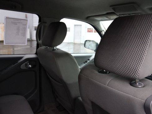 Used 2014 Nissan Frontier SV image 24