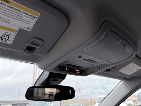 Used 2021 Chevrolet Equinox LT image 21