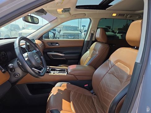 Used 2022 Nissan Pathfinder Platinum w/ Cargo Package FWD image 24
