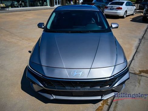 Used 2024 Hyundai Elantra Limited FWD image 8