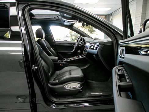 Used 2024 Porsche Macan Turbo AWD/4WD image 18