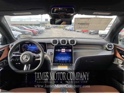 Certified 2025 Mercedes-Benz GLC 300 4MATIC image 17