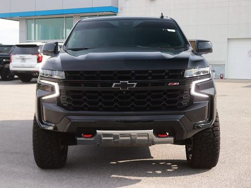 Used 2023 Chevrolet Tahoe Z71 w/ Luxury Package AWD/4WD image 2