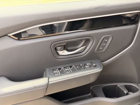 Used 2023 Honda Pilot Touring image 11