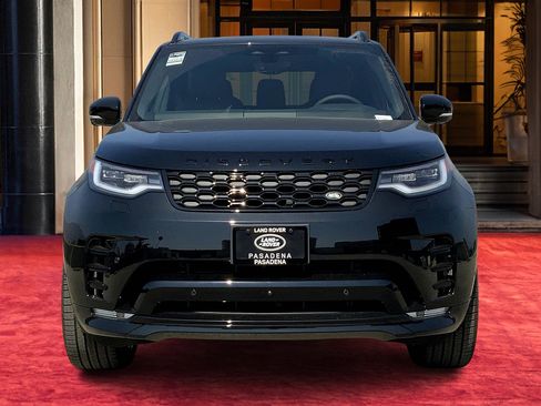 New 2025 Land Rover Discovery Dynamic SE image 2