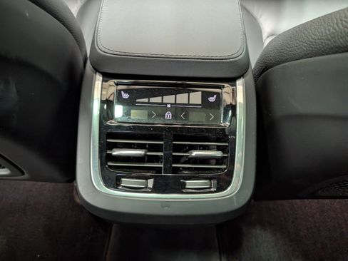 Used 2025 Volvo XC90 B6 Plus image 13