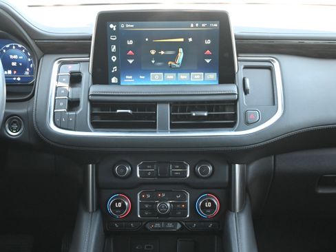 Used 2022 Chevrolet Tahoe Z71 w/ Luxury Package AWD/4WD image 31