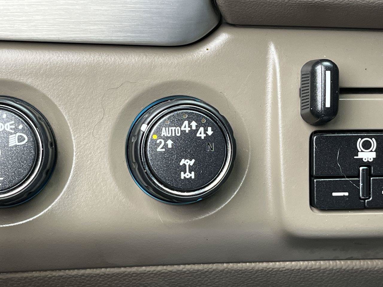 Used 2019 GMC Yukon SLT w/ HD Trailering Package AWD/4WD image 18